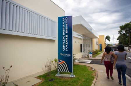 Faixada do Hospital Padre Bento