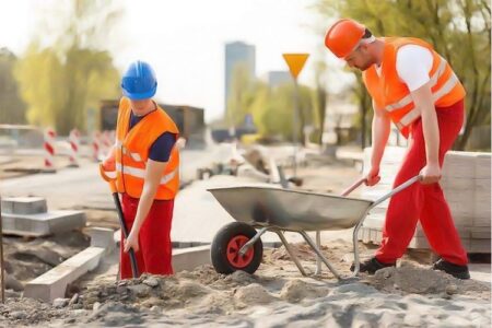 Homens trabalhando na Construção cívil