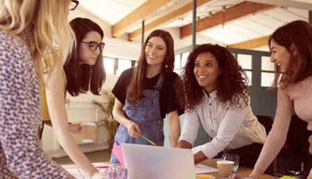 Grupo de mulheres em reunião