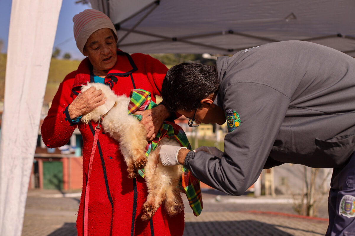Prefeitura de Guararema realiza vacinacao antirrabica em quatro bairros em outubro Guararema Credito foto Warley Kenji Comunicacao PMG 1
